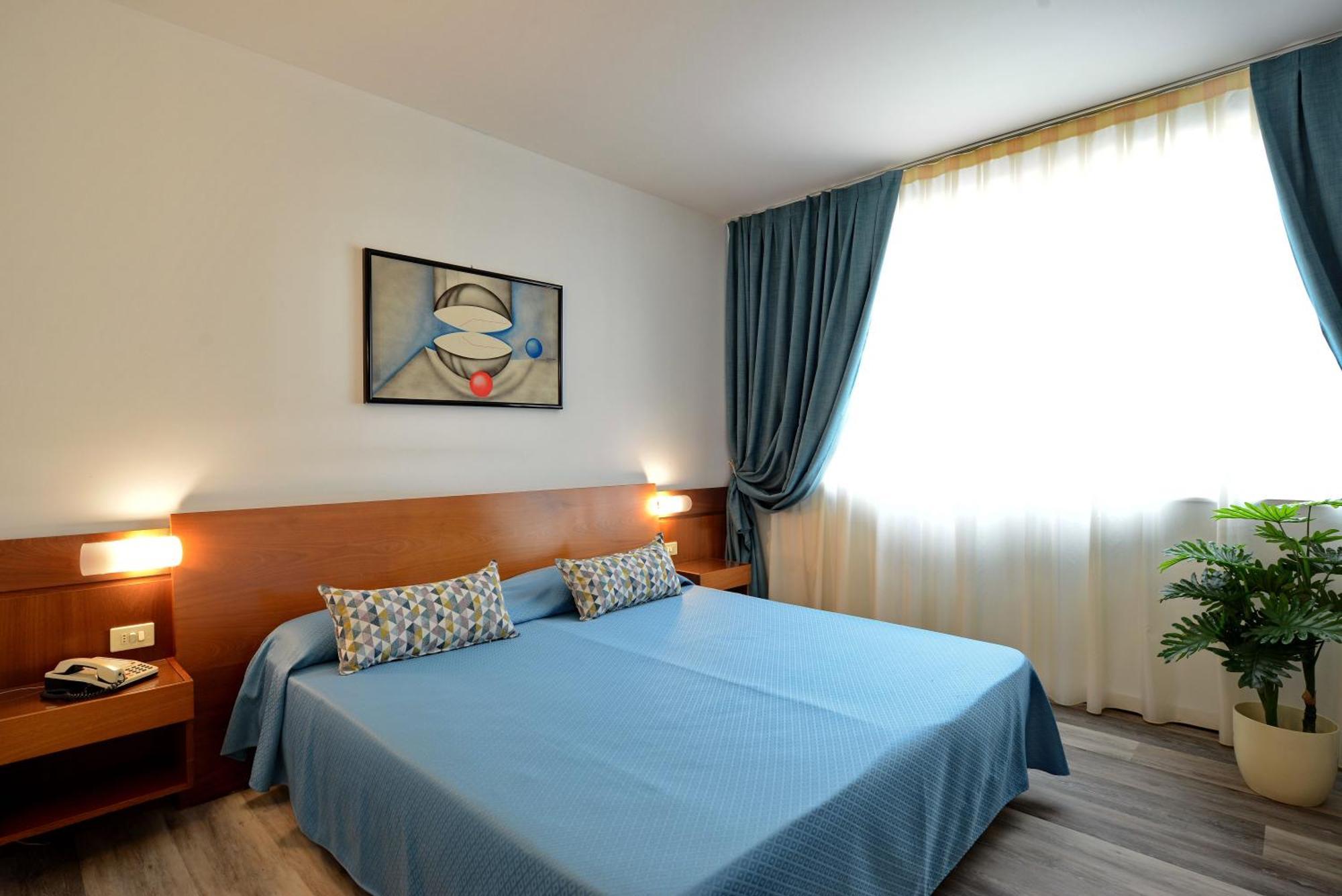 Hotel Krystal 3*